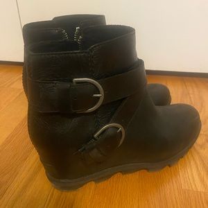 Excellent used condition leather Sorel boots
